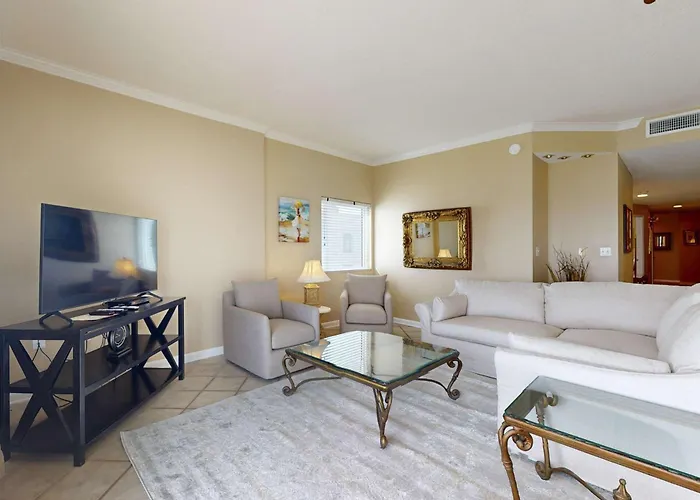 Bright & Attractive In Gulf-front Building With Pool & Spacious Balcony Holiday home
