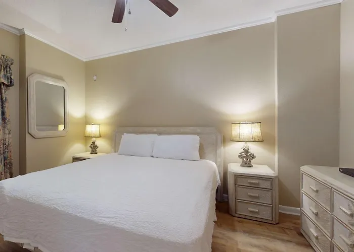 Bright & Attractive In Gulf-front Building With Pool & Spacious Balcony