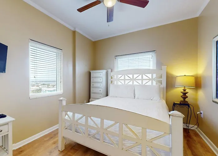 Bright & Attractive In Gulf-front Building With Pool & Spacious Balcony Gulf Shores