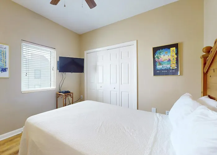 Holiday home Bright & Attractive In Gulf-front Building With Pool & Spacious Balcony *