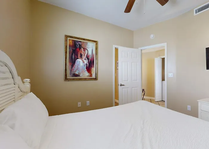 Bright & Attractive In Gulf-front Building With Pool & Spacious Balcony