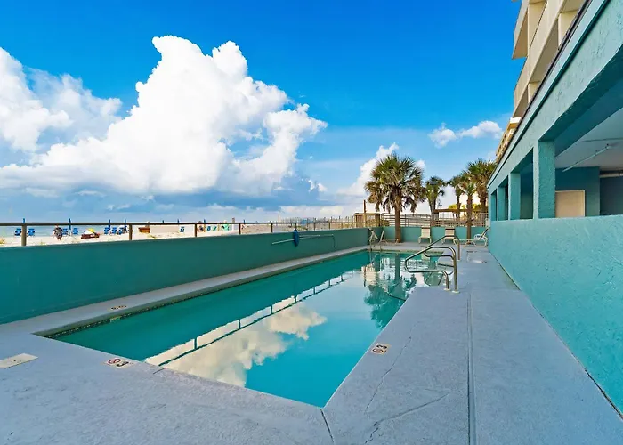 Bright & Attractive In Gulf-front Building With Pool & Spacious Balcony