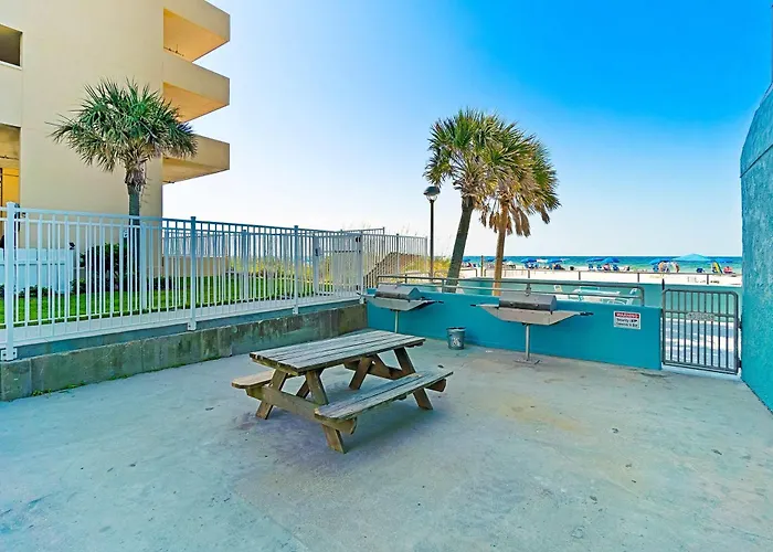 Bright & Attractive In Gulf-front Building With Pool & Spacious Balcony Holiday home